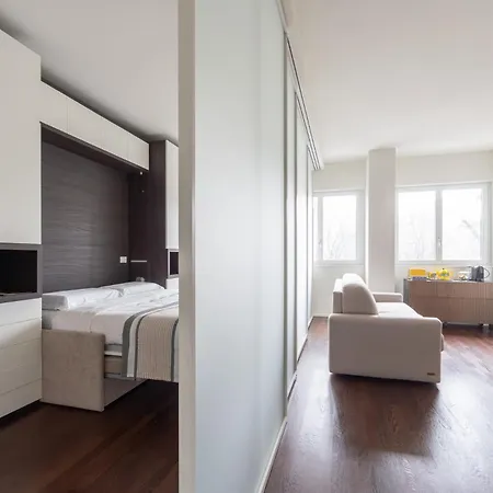 Charming & Bright Near Milan's Fashion District Милан