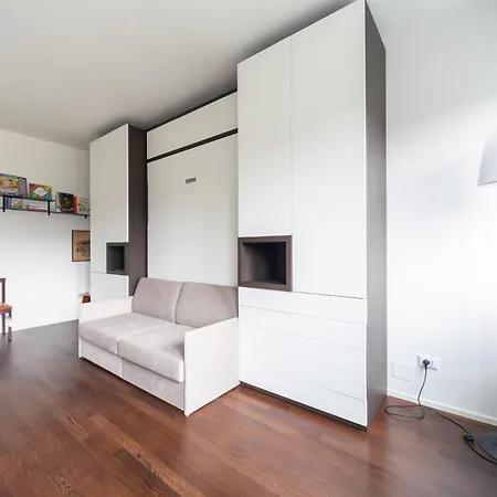 Charming & Bright Near Milan's Fashion District Aparthotel *