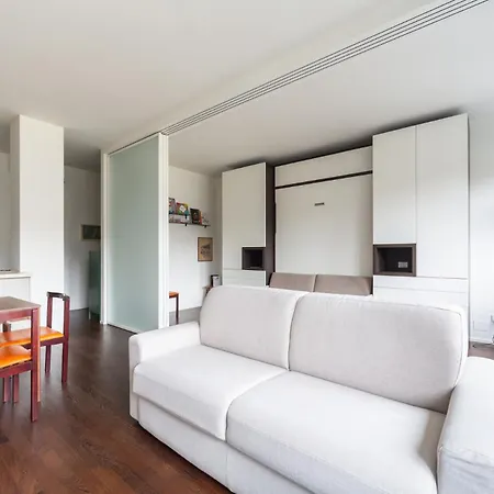 Aparthotel Charming & Bright Near Milan's Fashion District *