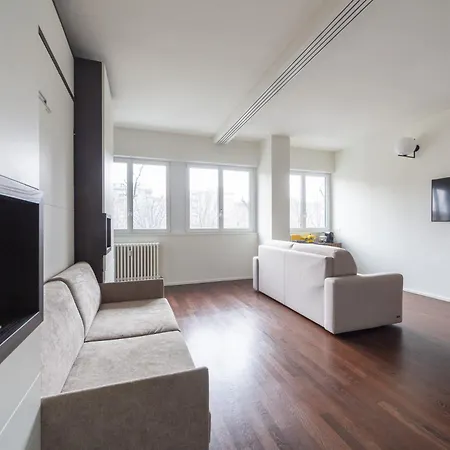 Charming & Bright Near Milan's Fashion District Aparthotel Milan