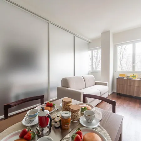 Charming & Bright Near Milan's Fashion District Aparthotel *