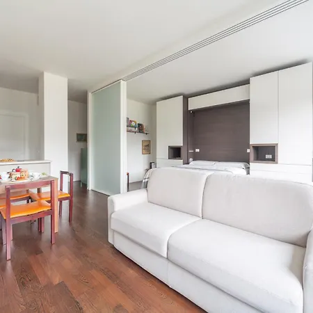 Charming & Bright Near Milan's Fashion District Aparthotel